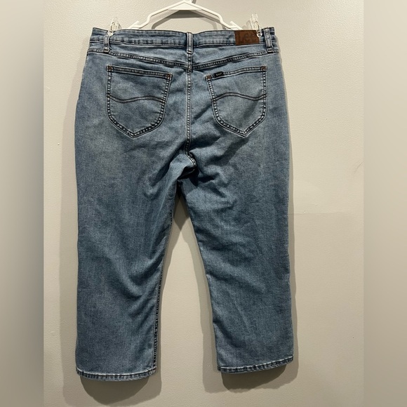 LEE women mid rise regular fit Capri blue jeans/size 16 - Picture 3 of 8